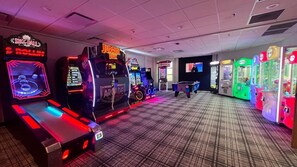 Games room - Mountain Lodge Living – 3BR Lock-Off Villa at Smoky Mountain (Gatlinburg)