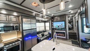 Interior - Lakefront! Fabulous 2-bedroom 5th Wheel RV on Pine Lake in Plainwell Michigan! (Plainwell)