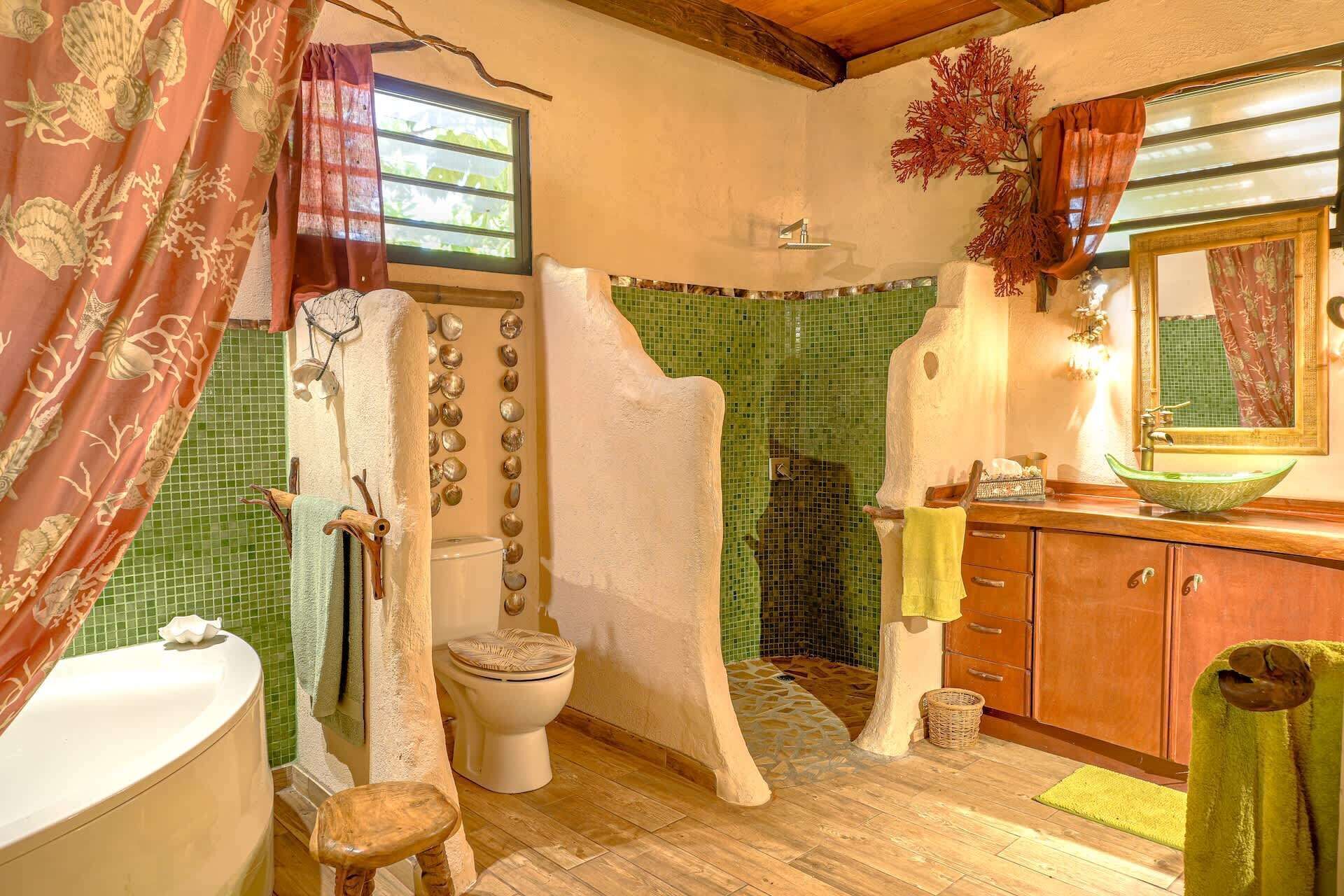 Shower, towels, shampoo