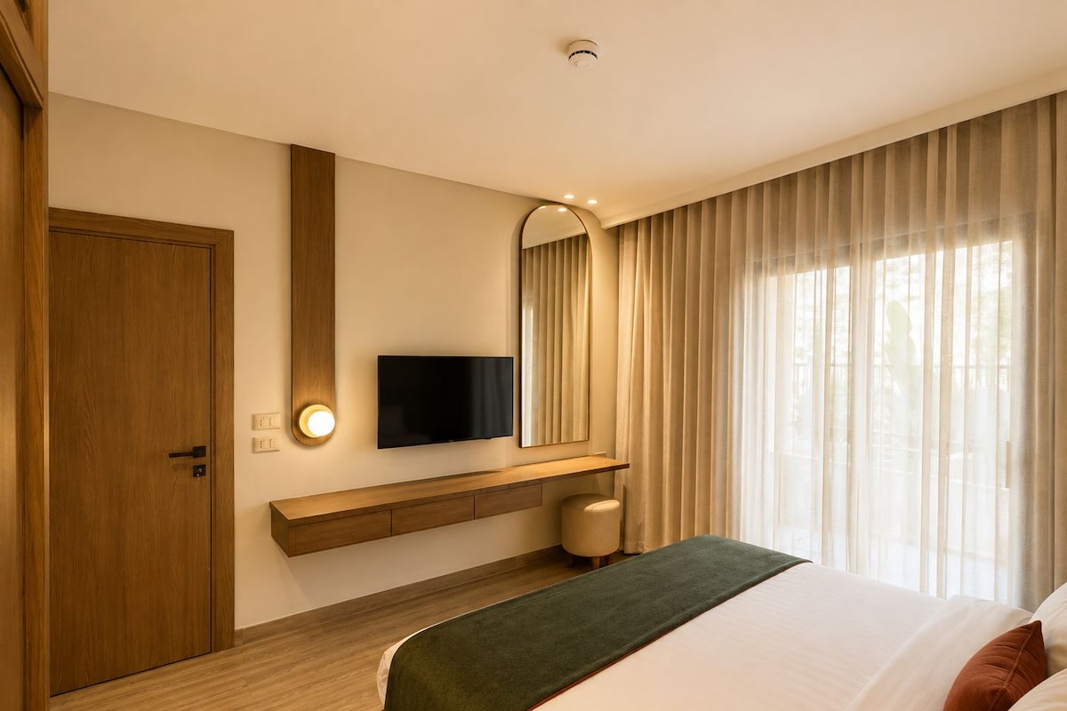Superior Apartment, Balcony, City View