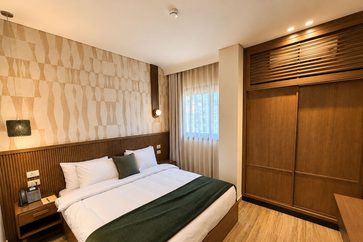 Egyptian cotton sheets, premium bedding, Select Comfort beds, minibar