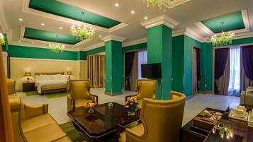 Suite Deluxe, balcón, vista al mar | Interior