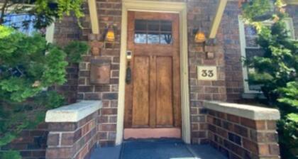 Spacious Upscale 4 bedroom 2,750 sq ft home in Highland Sq, of Akron
