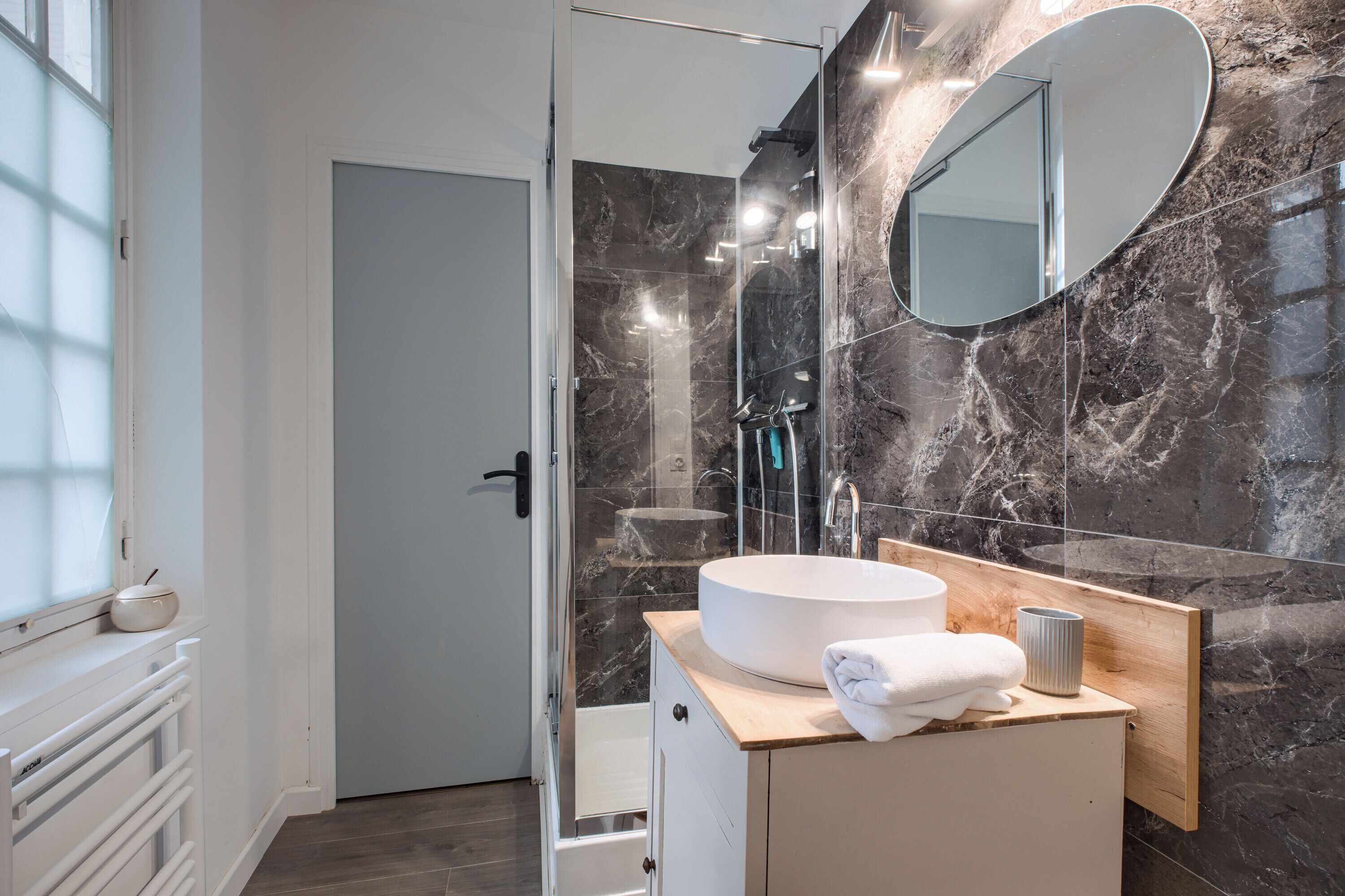 Shower, hair dryer, towels