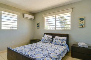 8 bedrooms, iron/ironing board, WiFi, bed sheets - Walk to Isla Verde Beach (Carolina)