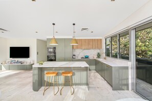 Private kitchen - Designer haven in the heart of Annandale village (Annandale)