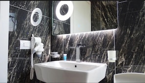 Deluxe Double or Twin Room, Balcony, City View | Bathroom - Hotel Keli (Ksamil)