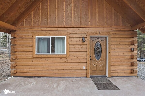 Exterior detail - Sterling Alaska Retreat | Nature at Your Doorstep (Sterling)