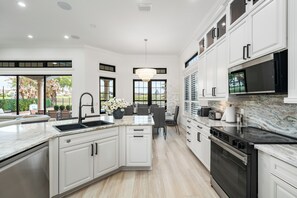 Fridge, microwave, oven, stovetop - Theater Room | Themed Kids Bedroom | Private Pool with Mini Golf and Golf Course Views (Kissimmee)
