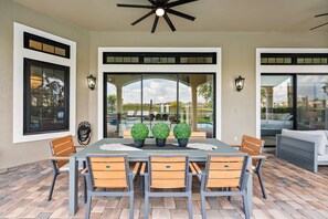 Outdoor dining - Theater Room | Themed Kids Bedroom | Private Pool with Mini Golf and Golf Course Views (Kissimmee)