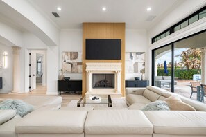 Smart TV - Theater Room | Themed Kids Bedroom | Private Pool with Mini Golf and Golf Course Views (Kissimmee)