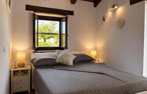 2 bedrooms, iron/ironing board, travel cot, free WiFi - Stunning home in Momjan (Momjan)