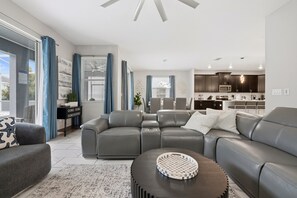 Smart TV, video games - Luxury Home with Kids Themed Bedrooms, Games Room and Private Pool! (Davenport)