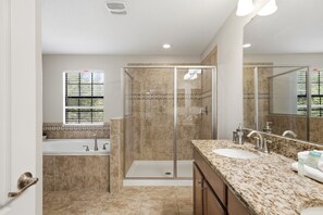 Shower, hair dryer, towels - Games Area | Private Pool | Near Attractions (Davenport)