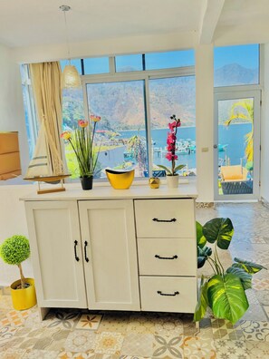 Classic-studiosuite - terrasse - søudsigt | Interiør