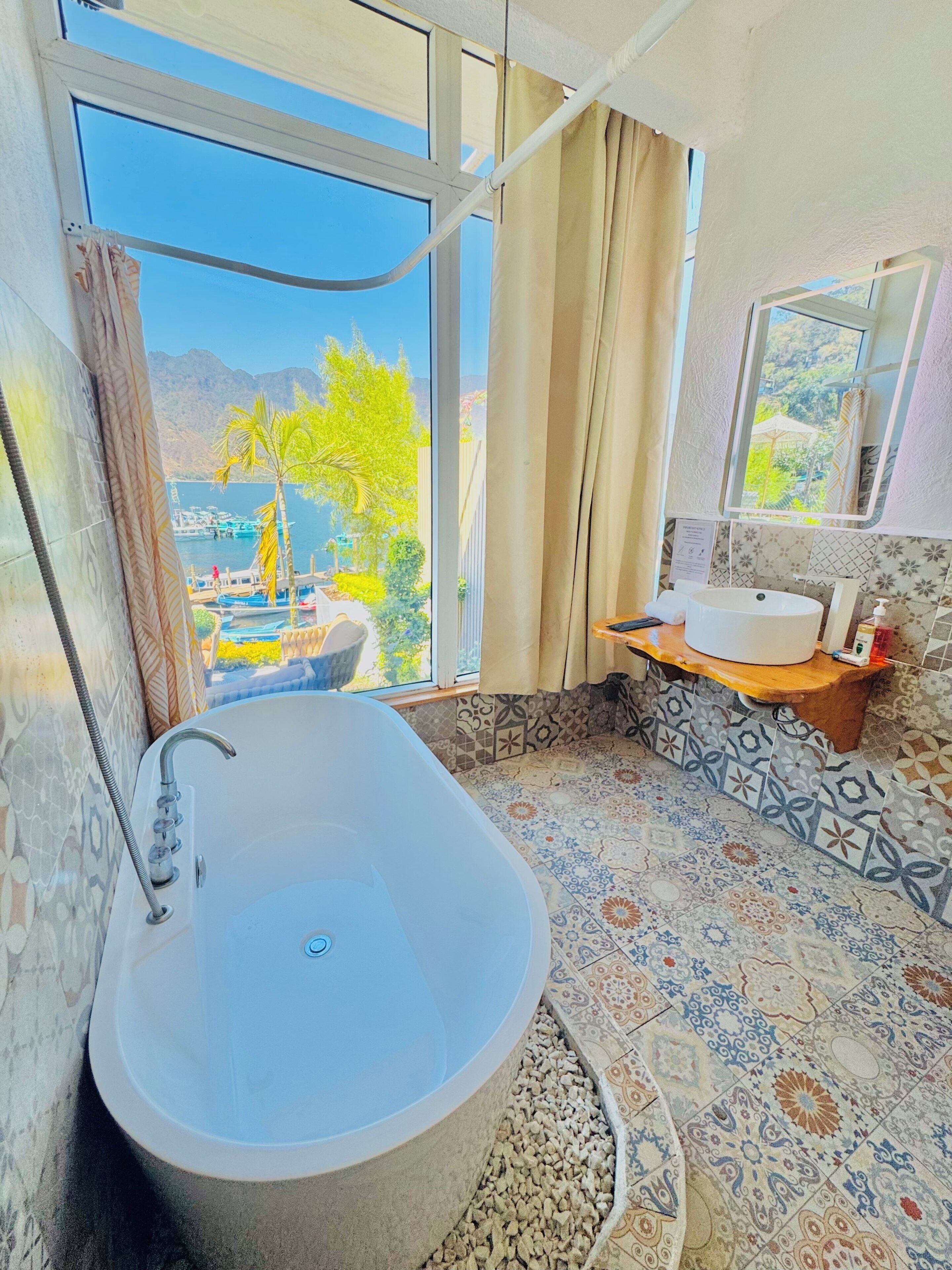 Suite monolocale Classic, patio, vista lago | Bagno