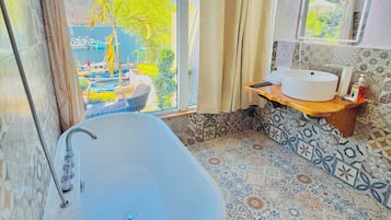 Suite monolocale Classic, patio, vista lago | Bagno