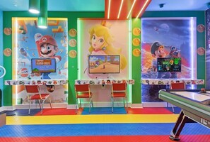 Games room - Casa Bonita Themed Rooms + Pool Near Disney (Kissimmee)