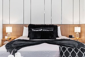 8 bedrooms, iron/ironing board, travel cot, free WiFi - Casa Bonita Themed Rooms + Pool Near Disney (Kissimmee)