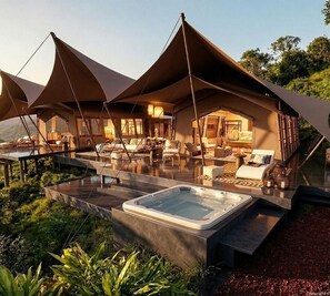 Family Quadruple Room, Mountain View | Tab spa terbuka