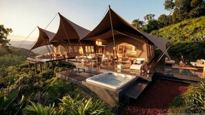 Habitación cuádruple familiar, vista a la montaña | Terraza o patio