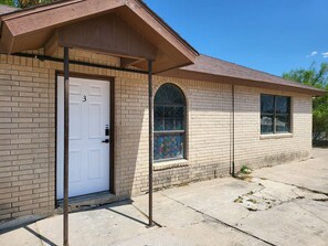 Exterior detail - Private parking/Cozy stay+wifi (Laredo)