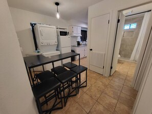 Interior - Private parking/Cozy stay+wifi (Laredo)