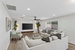 TV, offices - Heated Pool, Basketball, Golf & Games! (Phoenix)