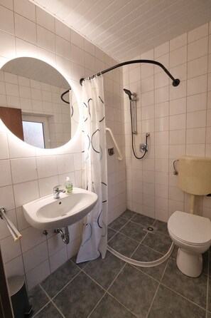 Bathroom - Vrbo Property (Breddenberg)
