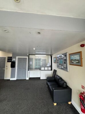 Living room - Room-charming Beachfront Retreat in Skeg (Skegness)