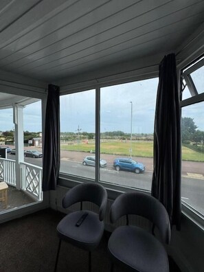 Interior - Room-charming Beachfront Retreat in Skeg (Skegness)