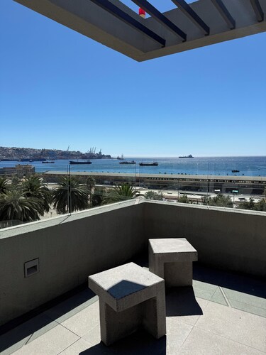 Valpo Coast Suites · Modern Apartment + Parking + Rooftop