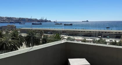Valpo Coast Suites · Modern Apartment + Parking + Rooftop