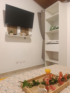 Interior - Les hauts de Carrère, fleur-de-lys. (Petit-Bourg)