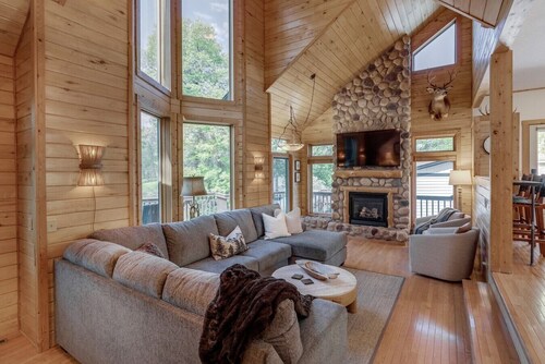Private Whitefish Chain Family Retreat on Little Pine Lake - Sleeps 10