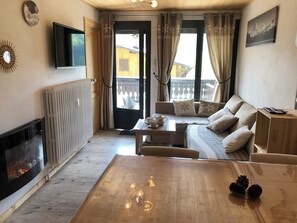TV - CHARMING SOUTH-FACING 2-ROOM APARTMENT WITH LARGE TERRACE (Les Gets)