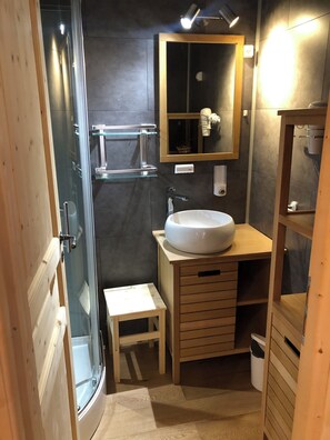 Hair dryer, soap, toilet paper - CHARMING SOUTH-FACING 2-ROOM APARTMENT WITH LARGE TERRACE (Les Gets)