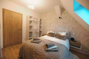 2 Schlafzimmer, Reisekinderbett, kostenloses WLAN, Bettwäsche