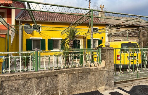 Schönes Haus mit 2 Schlafzimmern in Podhum