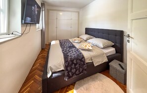 2 bedrooms, iron/ironing board, free WiFi