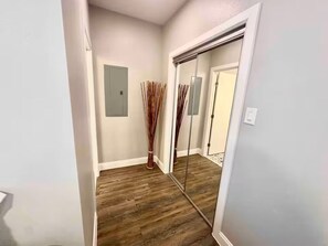 Interior - Sleeps 8, 4 Queen Beds, W/ Poker Table and Games! (Fort Worth)