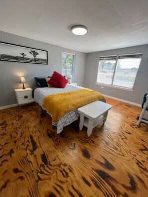 Desk, iron/ironing board, free WiFi, bed sheets - Perfect for 2: Pet Friendly (San Angelo)