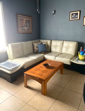 Living area - Sleeps 4/ Fenced Yard/ Pet Friendly/ Near Downtown (San Angelo)