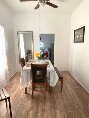Dining - Sleeps 4/ Fenced Yard/ Pet Friendly/ Near Downtown (San Angelo)