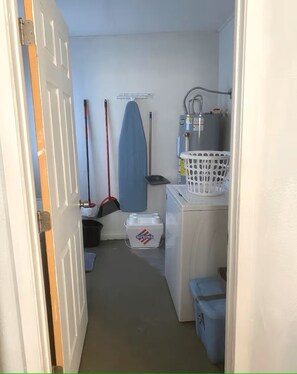 Bathroom - Sleeps 4/ Fenced Yard/ Pet Friendly/ Near Downtown (San Angelo)