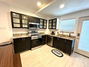 Fridge, microwave, oven, stovetop - Spacious Ground Suite: Sleeps 4 EV Charger  Pet (South Padre Island)