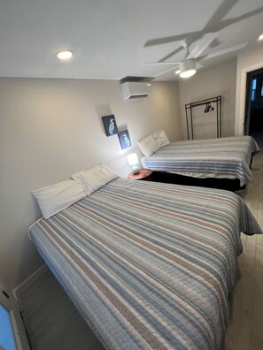 1 bedroom, iron/ironing board, free WiFi, bed sheets - Spacious Ground Suite: Sleeps 4 EV Charger  Pet (South Padre Island)