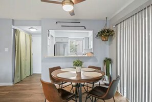 Dining - Birdie Bungalow - Sleeps 8 - Prime Location (Pinehurst)