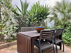 Outdoor dining - Mediterranean house near the sea - 4 guests (Sant Feliu de Guíxols)