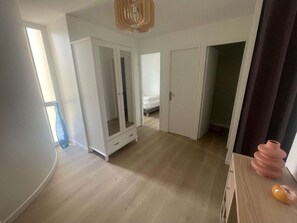 1 bedroom - 2-Room Apartment in La Grande-Motte, Near Beach and Shops, Private Parking (La Grande-Motte)
